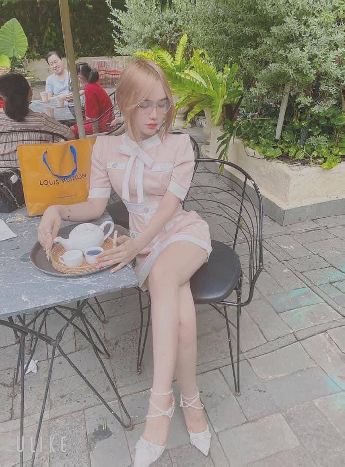 Lưỡi bố dài thế liếm lồn con sướng quá